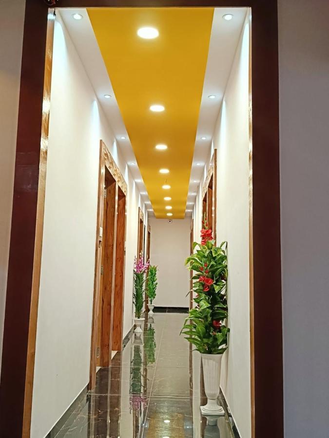 Hotel Maan Palace Vadodara Exterior foto
